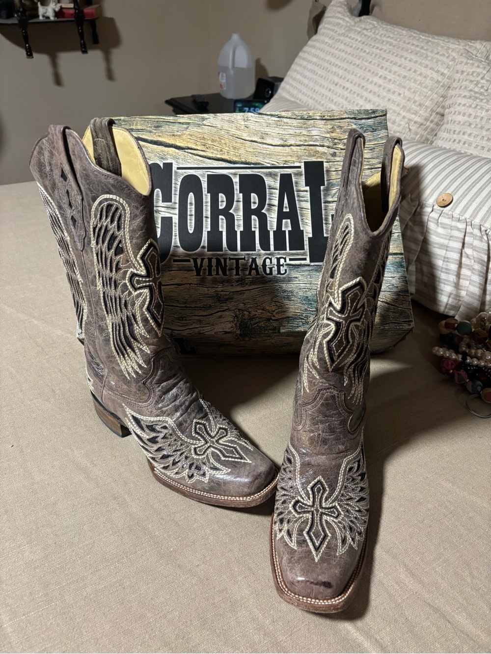 Corral Brown Leather Western Boots with Cream Embroidery